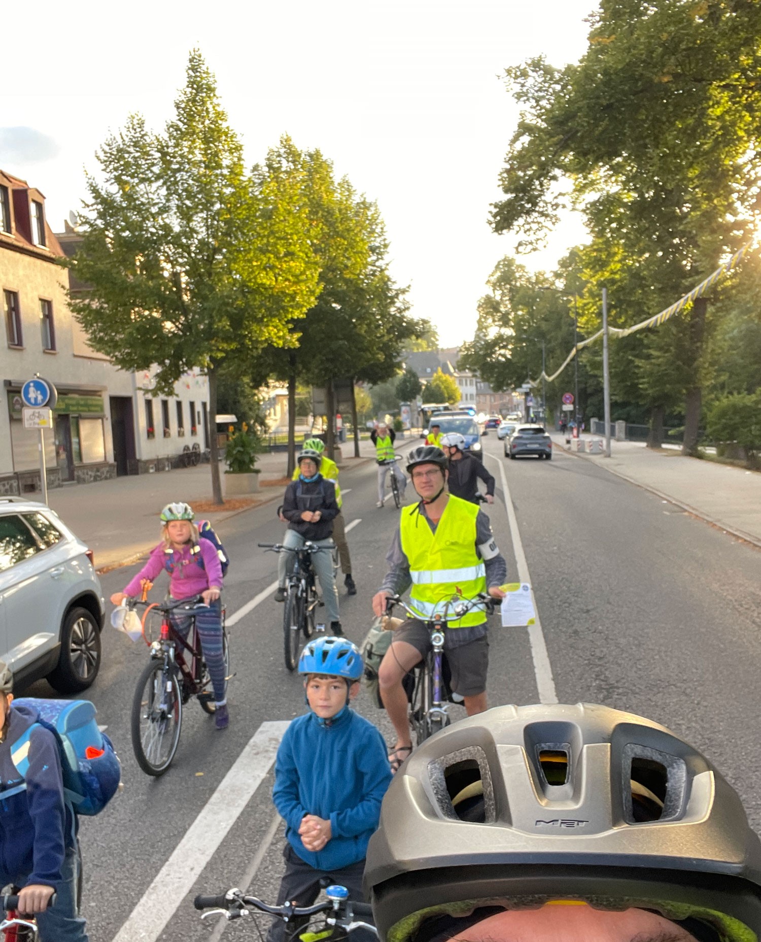 Fahrradbus in Taucha: Kinder fahren gemeinsam mit Erwachsenen zur Schule